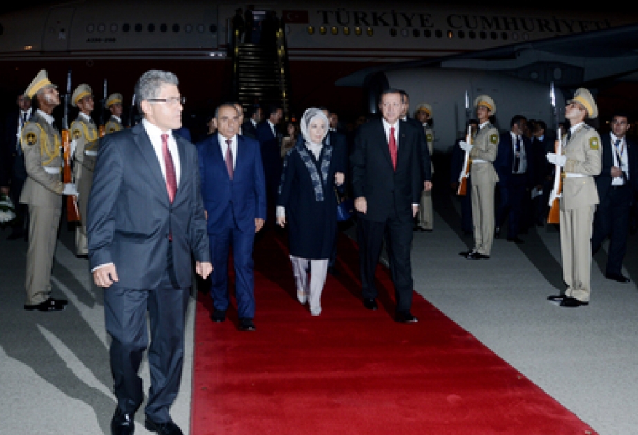 Präsident der Türkei Recep Tayyip Erdogan ist zu Staatsbesuch in Aserbaidschan eingetroffen