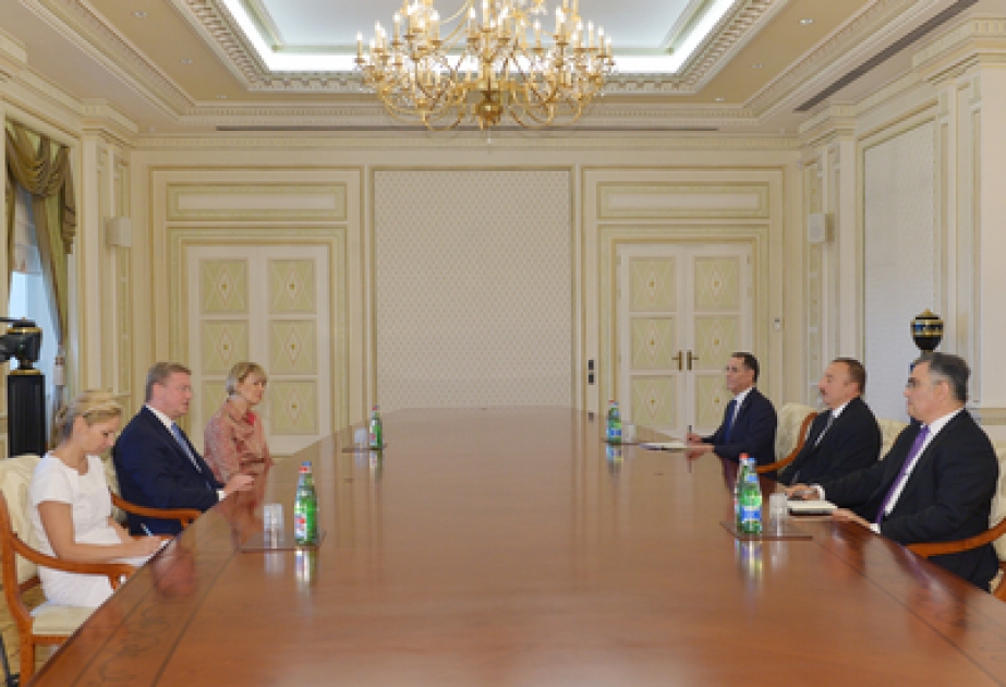 阿塞拜疆总统伊利哈姆·阿利耶夫接见以欧盟委员斯特凡·富乐为团长的代表团 