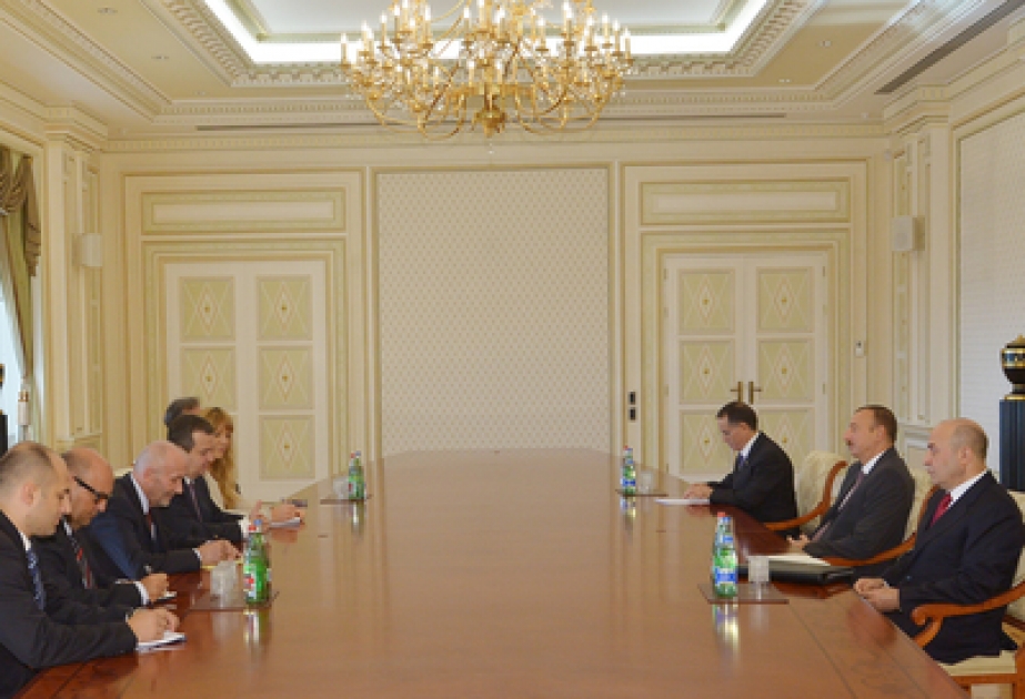 Präsident Ilham Aliyev empfing eine Delegation um den stellvertretenden serbischen Ministerpräsidenten VIDEO