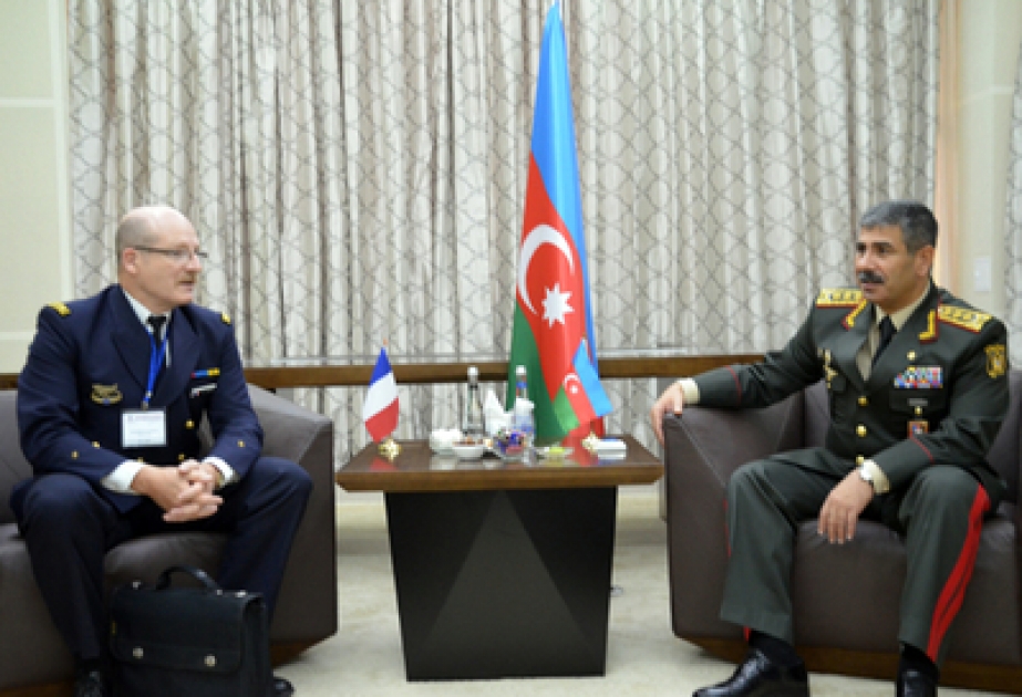 بحث المسائل الحربية بين أذربيجان وفرنسا