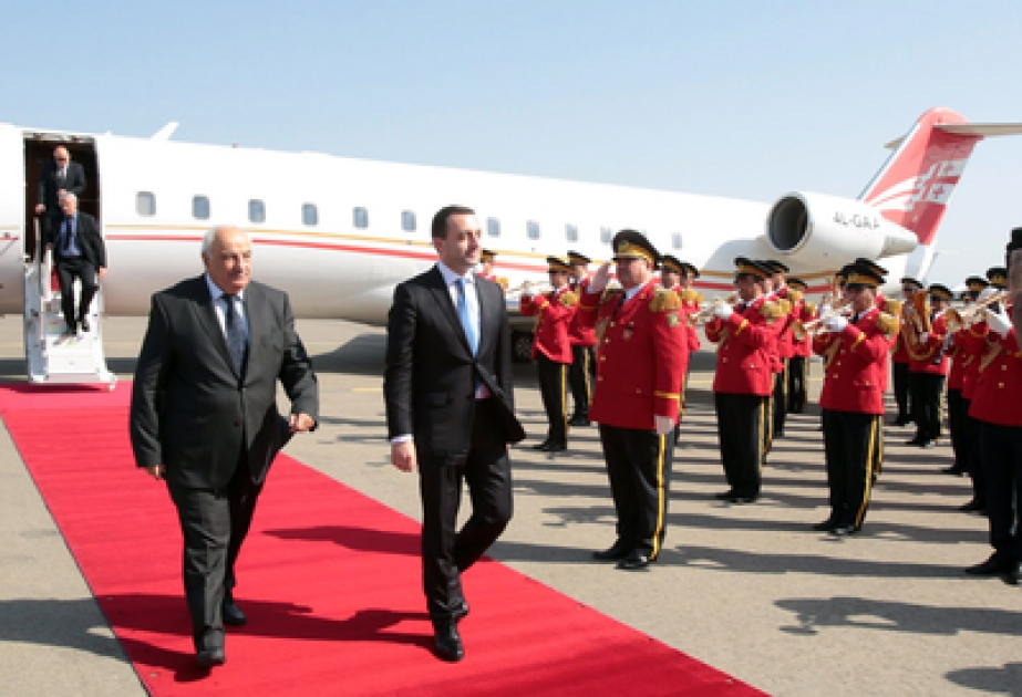 格鲁吉亚总理伊拉克里·加里巴什维利抵达阿塞拜疆进行正式访问