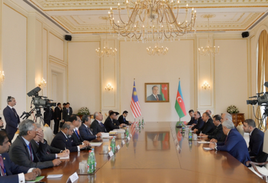 لقاء موسع بين الرئيس الأذربيجاني إلهام علييف ورئيس الوزراء الماليزي نجيب عبد الرزاق