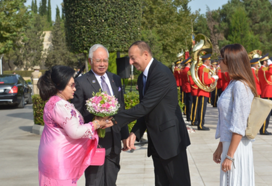 An official welcoming ceremony for Prime Minister of Malaysia Mohammad Najib Tun Abdul Razak was held VIDEO