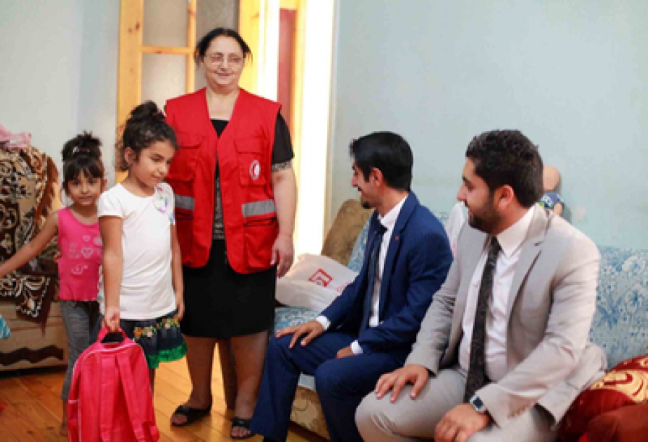 Qan Donorları Assosiasiyası və Azərbaycan Qızıl Aypara Cəmiyyəti tərəfindən uşaqlara dərs ləvazimatları paylanılıb