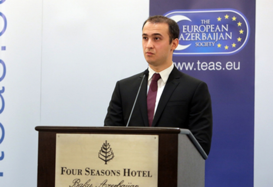 Bakıda Britaniyanın sabiq müdafiə naziri Liam Foksun “Şahə qalxan dalğalar. Yeni eranın çağırışları ilə üz-üzə” kitabının təqdimatı olub