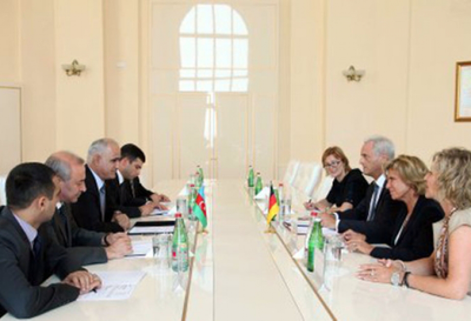 Azerbaijani Minister of Economy and Industry meets German MPs