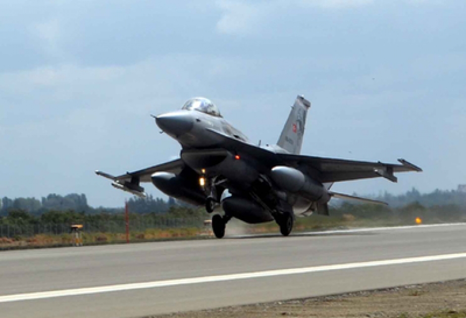 Azərbaycan Hərbi Hava Qüvvələrinin pilotları “F-16” təyyarələrində uçuşlar keçirirlər VİDEO