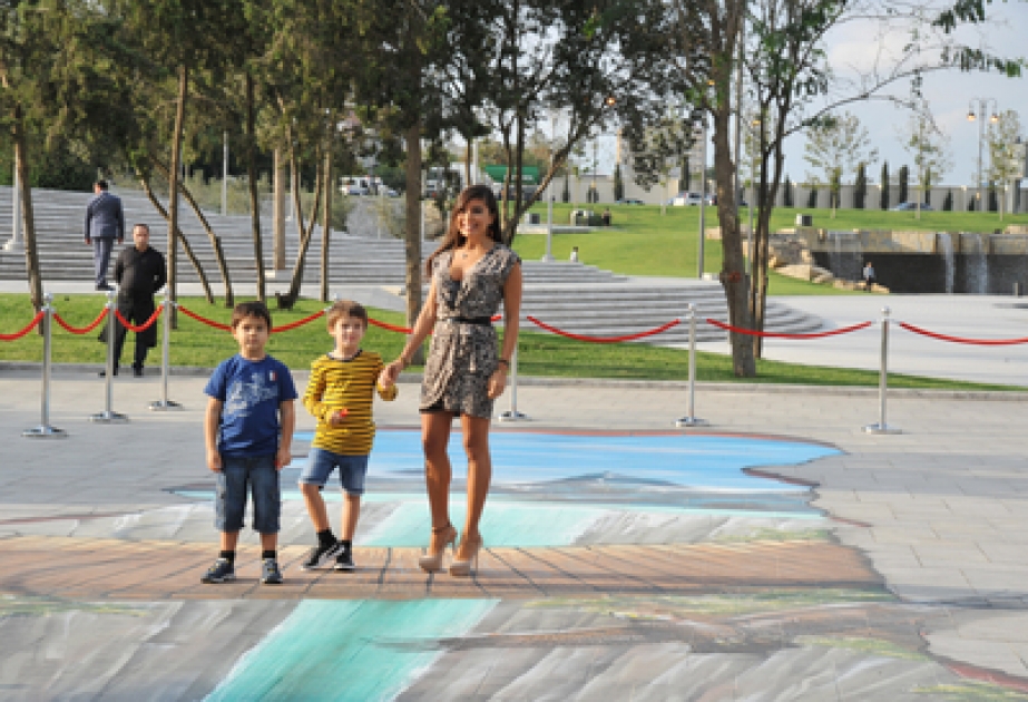 Vizepräsidentin der Heydar Aliyev-Stiftung Leyla Aliyeva hat im Dede Korkut Park in Baku die Eröffnung des 3D Graffiti-Projektes besucht