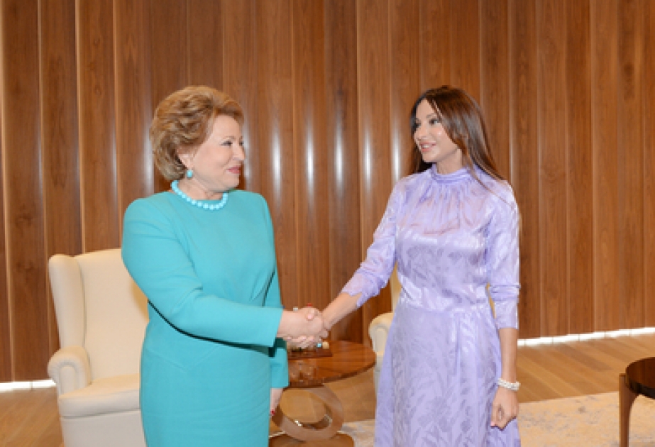 First Lady von Aserbaidschan hat sich mit der Vorsitzenden des russischen Föderationsrates Walentina Matwijenko getroffen