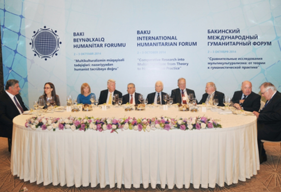 Dördüncü Bakı Beynəlxalq Humanitar Forumunun iştirakçılarının şərəfinə rəsmi ziyafət verilib