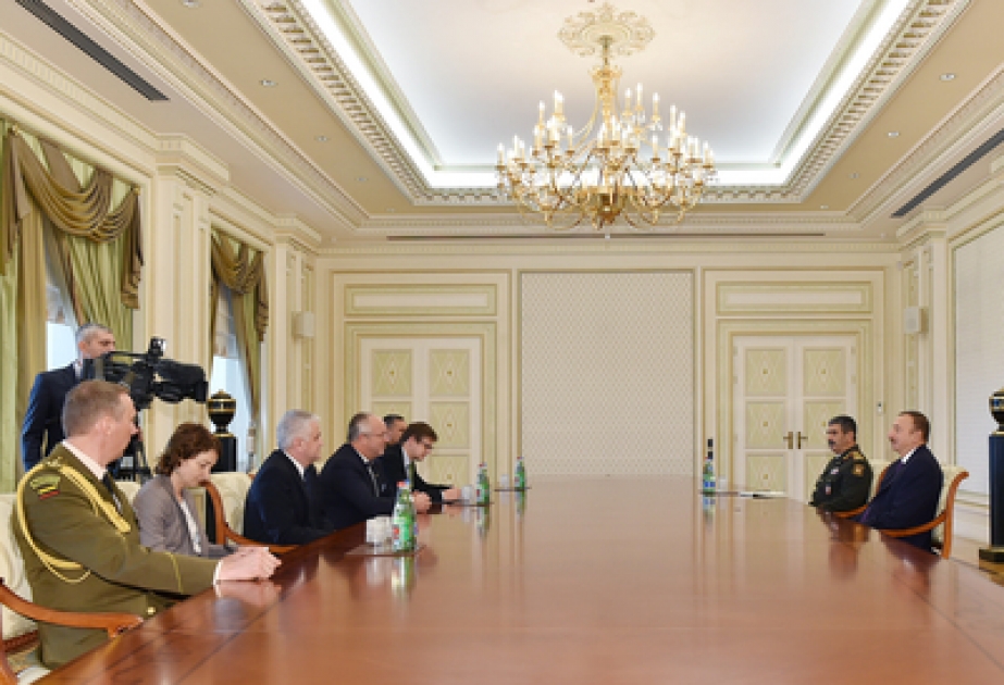 阿塞拜疆总统伊利哈姆·阿利耶夫接见了以立陶宛国防部长为首的代表团