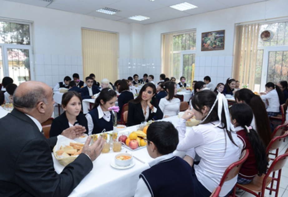 La vice-présidente de la Fondation Heydar Aliyev a visité l’internat spécial pour enfants handicapés №5