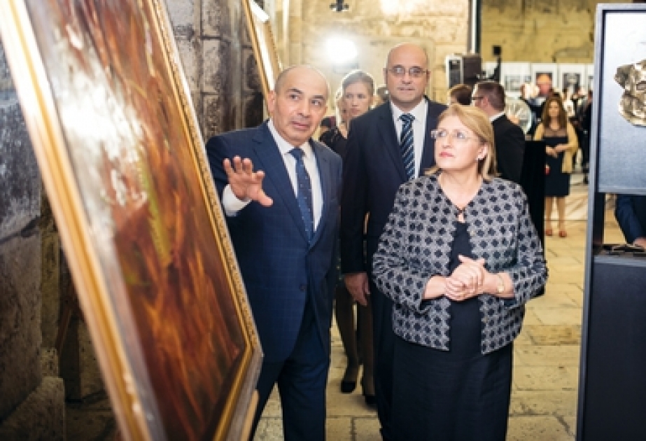 معرض "لا للمخدرات" للخدمة الأذربيجانية للجمارك في مالطا يثير إعجاب الزوار