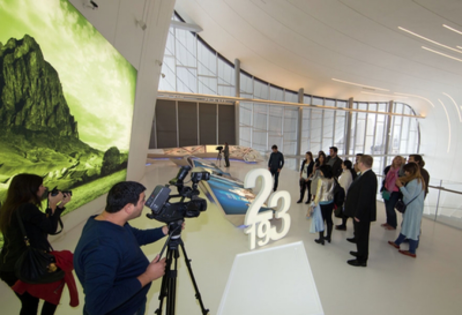 Teilnehmer des Schachturniers “Grand Prix” hat das Heydar Aliyev Center besucht