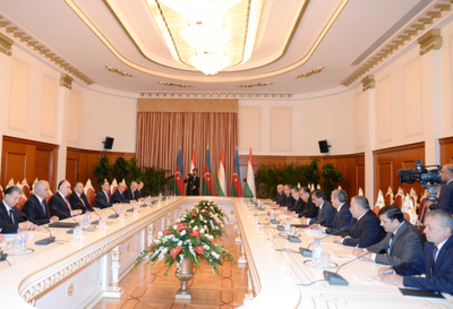 Treffen der Präsidenten von Aserbaidschan und Tadschikistan in einer breiten Zusammensetzung VIDEO