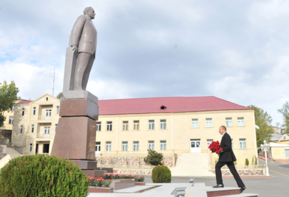 Besuch von Aserbaidschans Präsident Ilham Aliyev im Bezirk DaschkasanBesuch des Denkmals von Nationalleader VIDEO