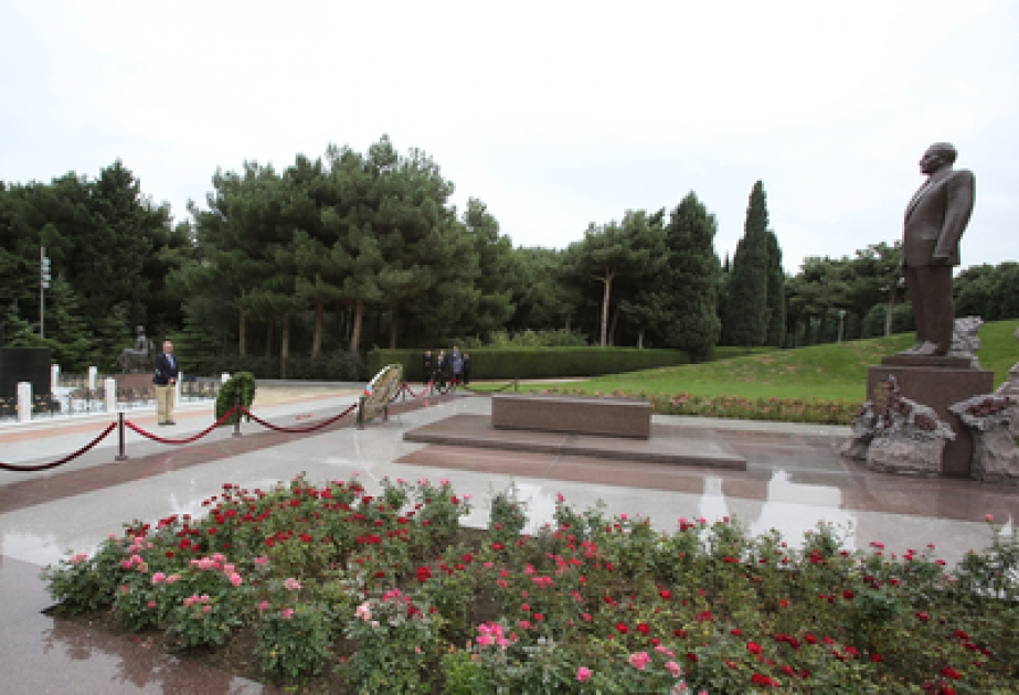 ETTU President pays respect to national leader Heydar Aliyev and Azerbaijani heroes