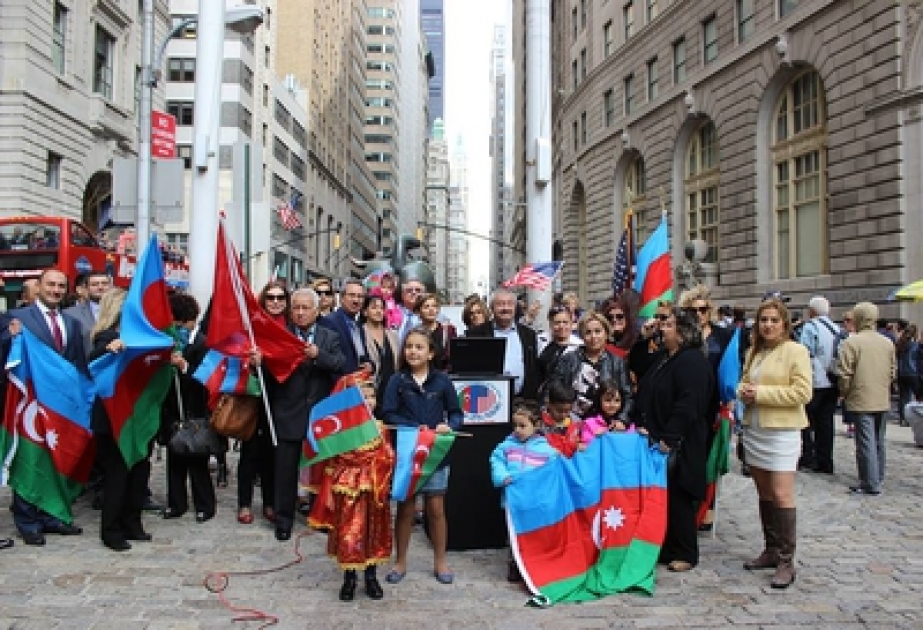 Nyu-Yorkdakı Uoll-Stritdə Azərbaycan Respublikasının bayrağı qaldırılıb