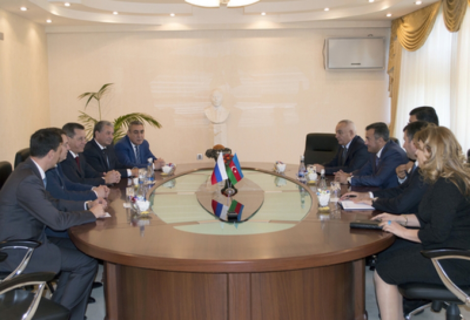 Eine Delegation um den Gouverneur der russischen Oblast Astrachan weilt zu Besuch in Aserbaidschan