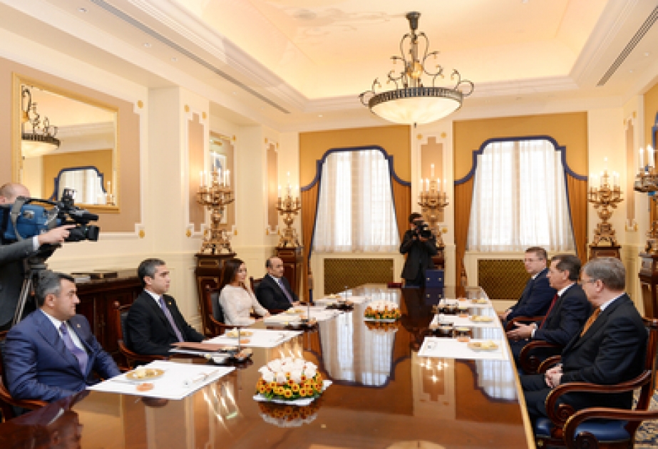 First Lady von Aserbaidschan Mehriban Aliyeva für ihre Verdienste um die Region Astrachan mit einem Orden ausgezeichnet