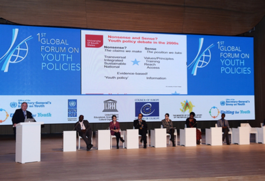 Gənclər siyasəti üzrə birinci qlobal forum plenar iclasla və sessiyalarla işini davam etdirib