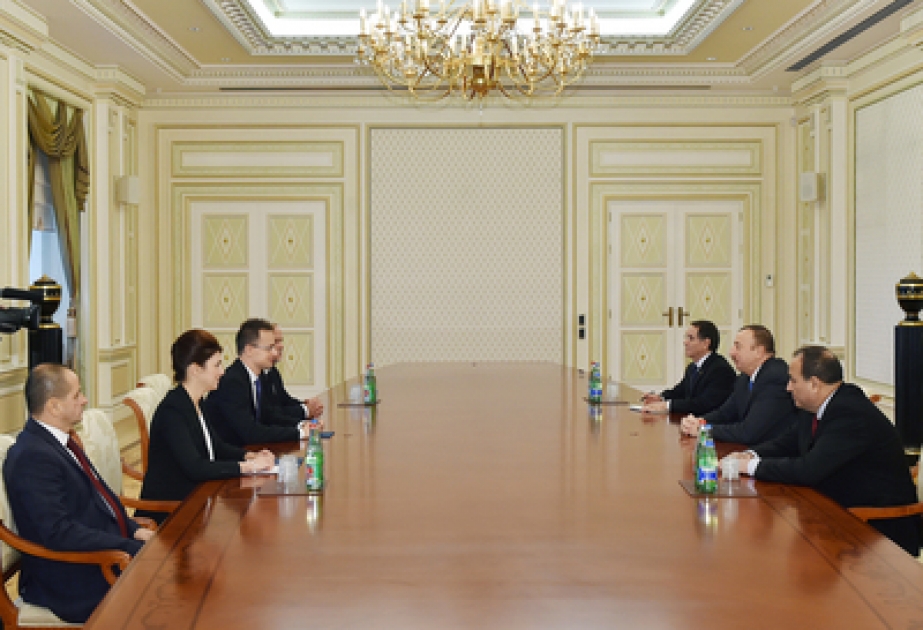 Aserbaidschans Präsident Ilham Aliyev hat eine Delegation um ungarischen Außenminister empfangen VIDEO