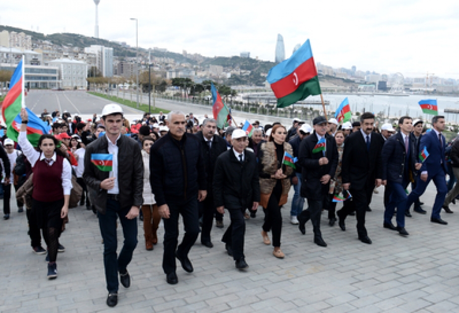 Состоялось шествие по случаю Дня Государственного флага