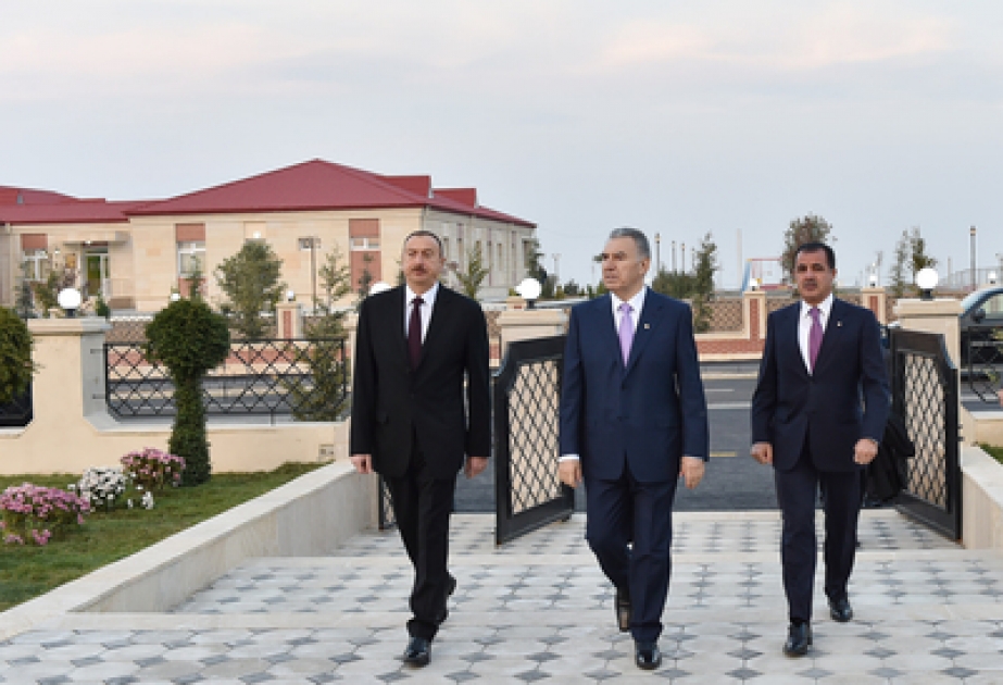 Le président Ilham Aliyev a participé à l’ouverture d’un nouveau quartier construit à Gandja pour les personnes déplacées VIDEO