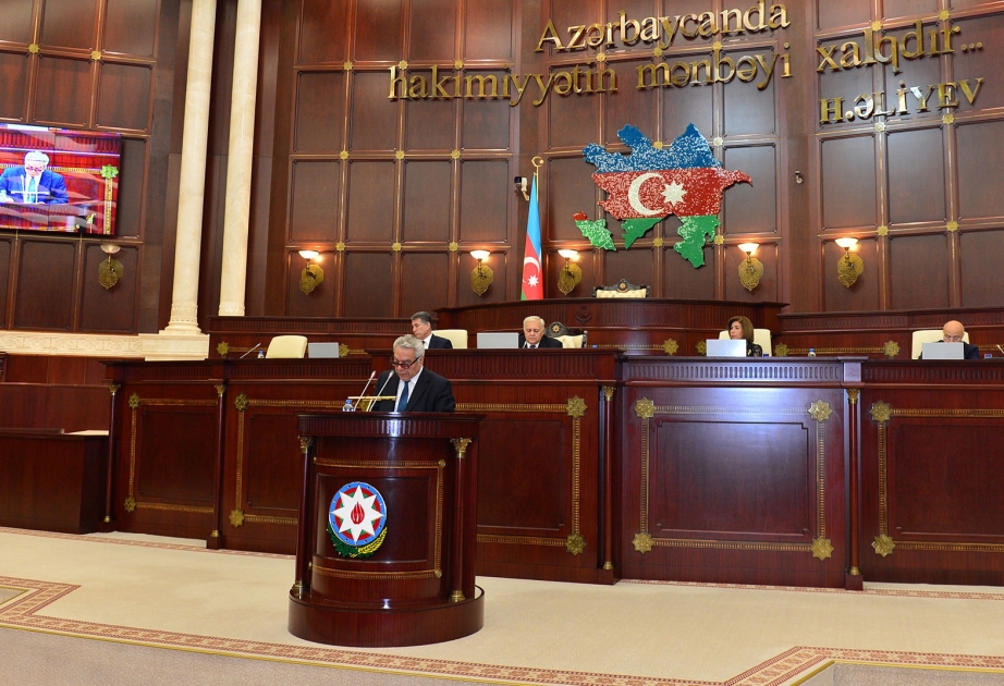 Milli Məclisdə 2015-ci il dövlət büdcəsi haqqında qanun layihəsi müzakirə edilir