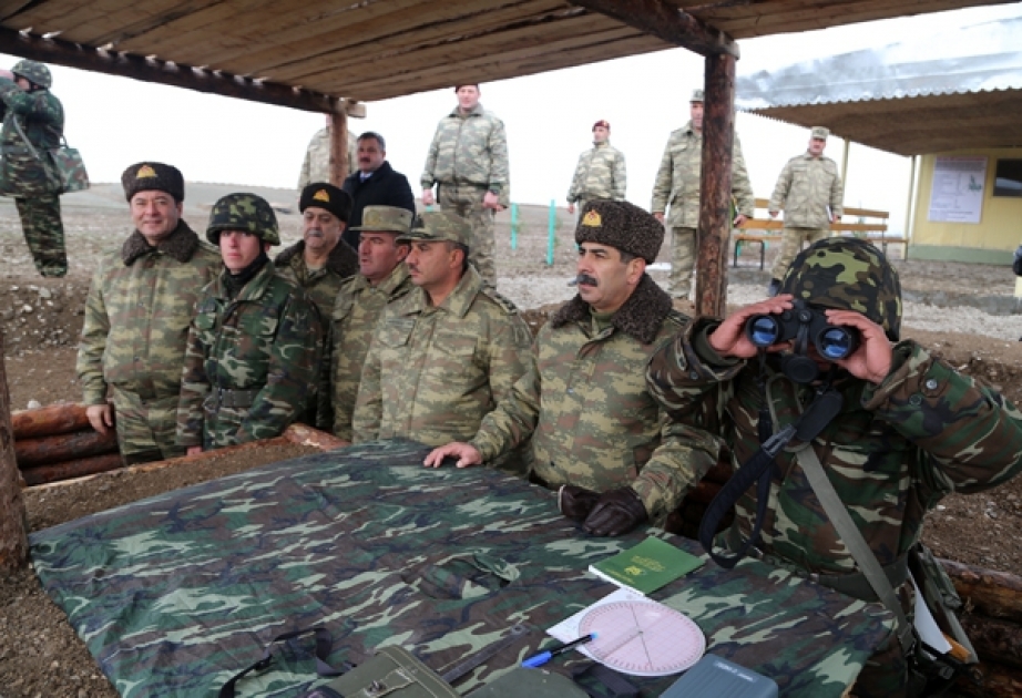 Müdafiə Nazirliyinin rəhbərliyi cəbhə bölgəsində yerləşən hərbi hissələrin döyüş hazırlığını yoxlayır