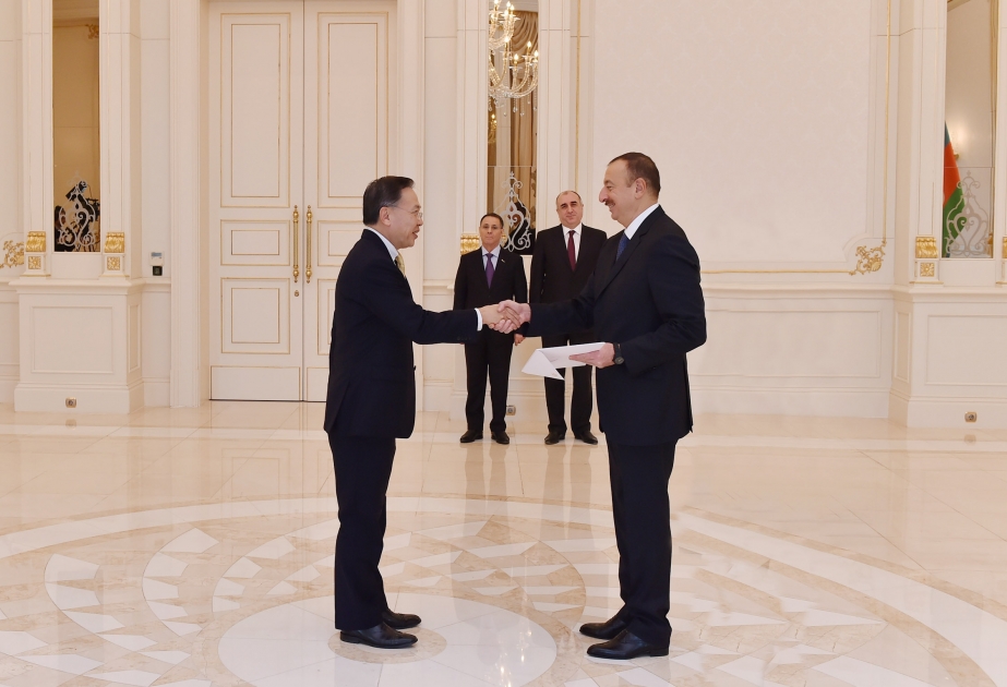 Prezident İlham Əliyev Tailandın Azərbaycanda yeni təyin olunmuş səfirinin etimadnaməsini qəbul edib VİDEO