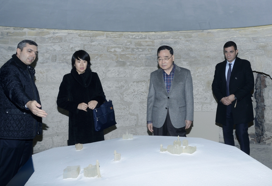 韩国总理郑烘原参观了内城