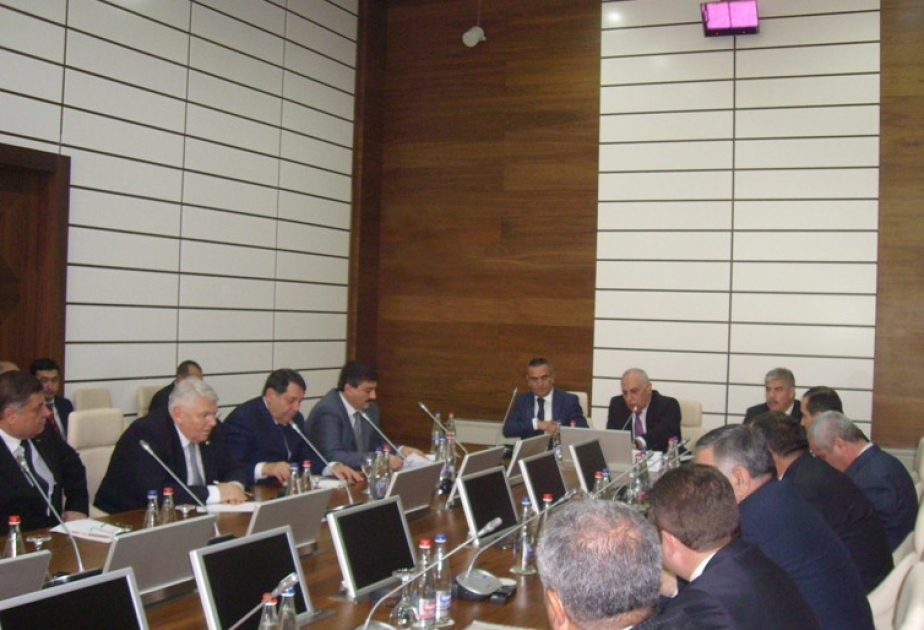 Şəmkirdə “Seçki prosesində yerli icra hakimiyyətləri və dairə seçki komissiyalarının səlahiyyət və vəzifələri” mövzusunda məlumat sessiyası keçirilib