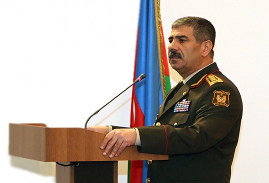 Müdafiə naziri müxtəlif ixtisaslar üzrə rəhbər zabit heyəti ilə görüşüb