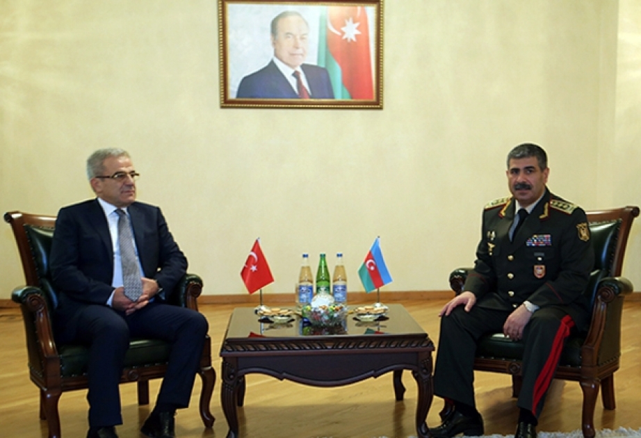 Defense Minister of Azerbaijan meets Turkish delegation