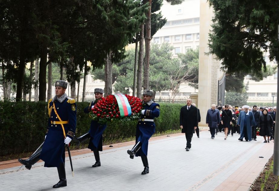 President Ilham Aliyev visited the grave of national leader Heydar Aliyev VIDEO