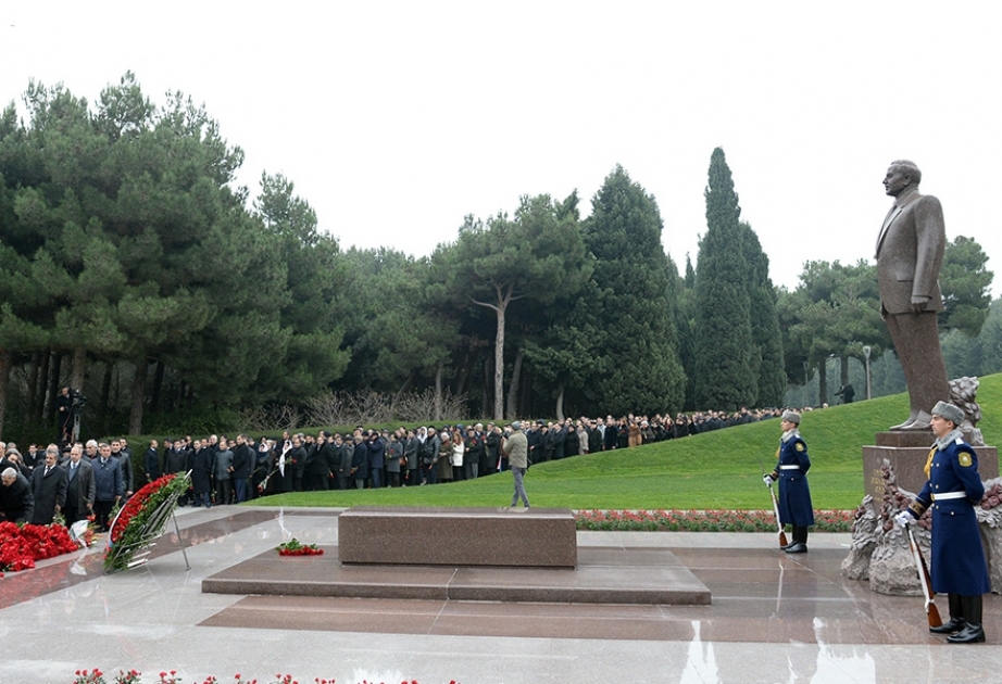 Общенародная любовь к памяти великого лидера Гейдара Алиева