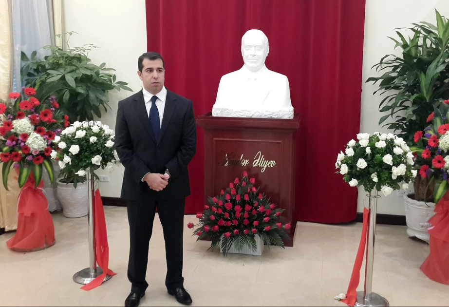 Azərbaycanın Vyetnamdakı səfirliyində ulu öndər Heydər Əliyevin büstü qoyulub