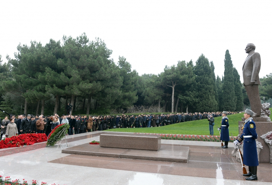 Ulu öndər Heydər Əliyevin xatirəsinə ümumxalq məhəbbəti tükənməzdir