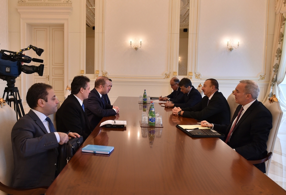 Aserbaidschans Präsident Ilham Aliyev hat eine Delegation um den Ministerpräsidenten von Malta empfangen VIDEO