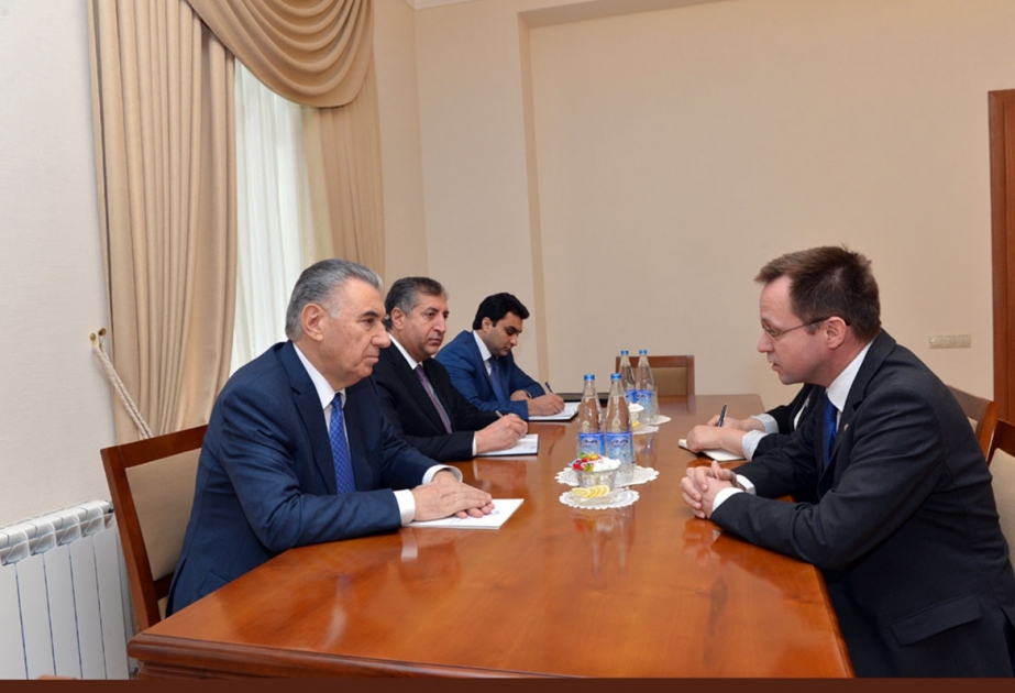 Заместитель премьер-министра Али Гасанов встретился с новоназначенным послом Королевства Норвегия в Азербайджане