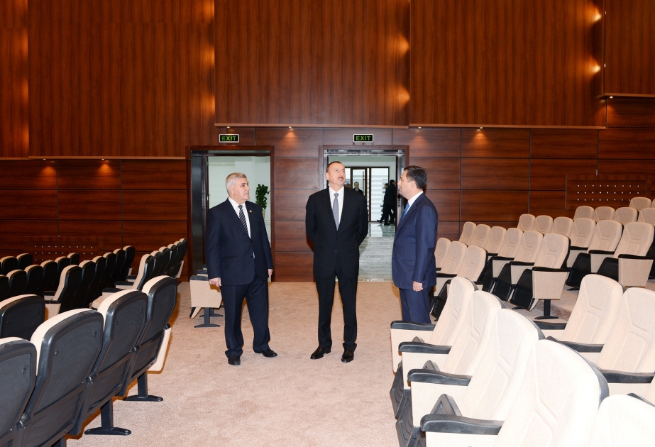 Aserbaidschans Präsident Ilham Aliyev zu Besuch im Rayon Sabirabad eingetroffen VIDEO