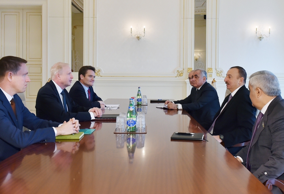 Aserbaidschans Präsident Ilham Aliyev hat den Geschäftsführer von bp Robert Dudley empfangen VIDEO