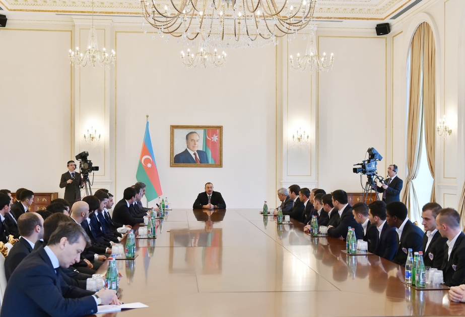 Le président azerbaïdjanais Ilham Aliyev a rencontré les joueurs et l’encadrement du club de Karabagh VIDEO
