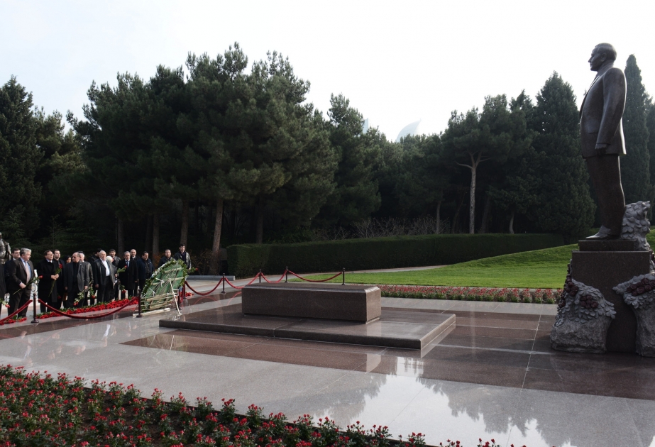Secretary General of Socialist International pays tribute to national leader Heydar Aliyev and Azerbaijani heroes