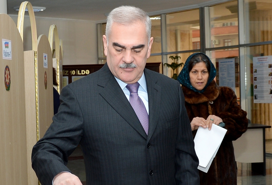 Naxçıvan Muxtar Respublikası Ali Məclisinin Sədri Naxçıvan şəhərindəki 4-15 saylı seçki məntəqəsində səs verib