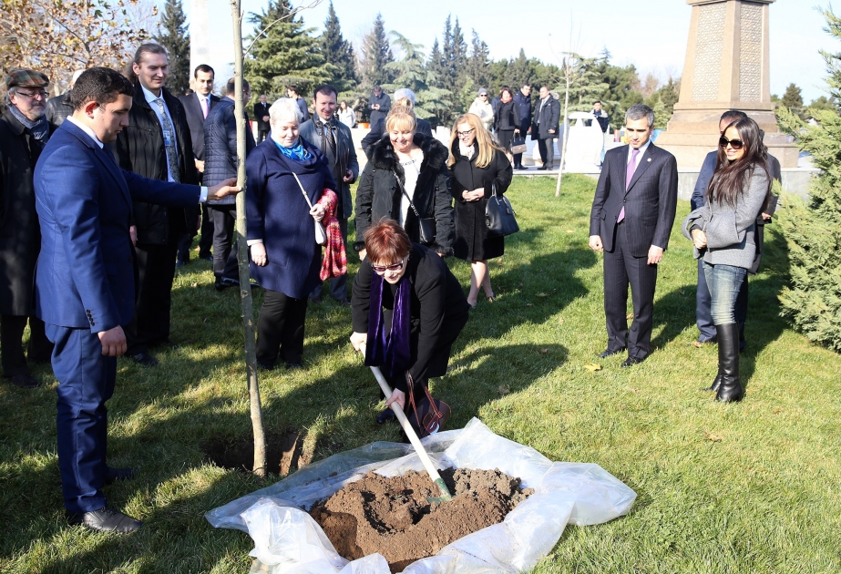 Vizepräsidentin der Heydar Aliyev Stiftung Leyla Aliyeva und russische Gäste besuchen Ganja