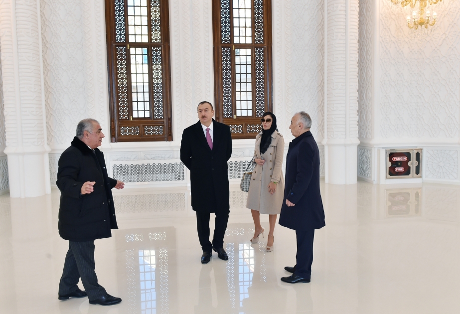 Le président Ilham Aliyev a visité la Mosquée Heydar en construction à Bakou VIDEO