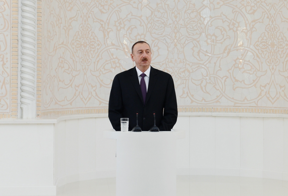 Президент Азербайджана Ильхам Алиев принял участие в открытии мечети Гейдара в Баку ВИДЕО