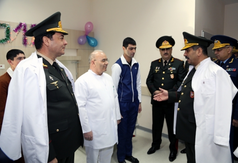Silahlı Qüvvələrin Baş Klinik Hospitalında müalicə alan hərbi qulluqçulara bayram sovqatı təqdim edilib